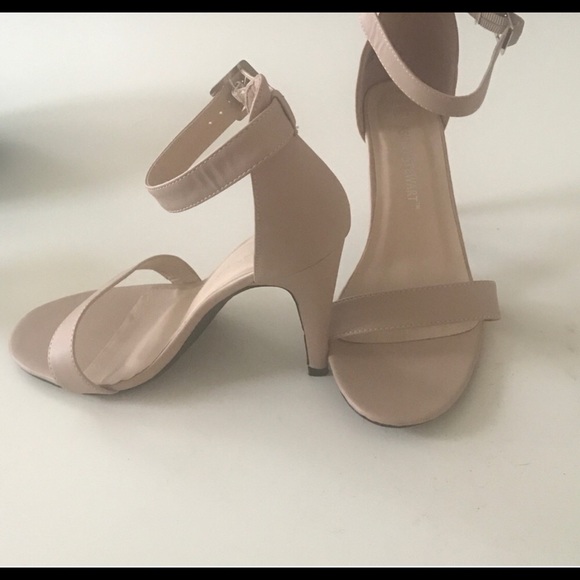 Cream Heels - Picture 2 of 3